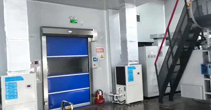 機械加工車間區域崗位降溫，應用蒸發冷省電空調-立式管道機組